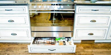 Kick drawer